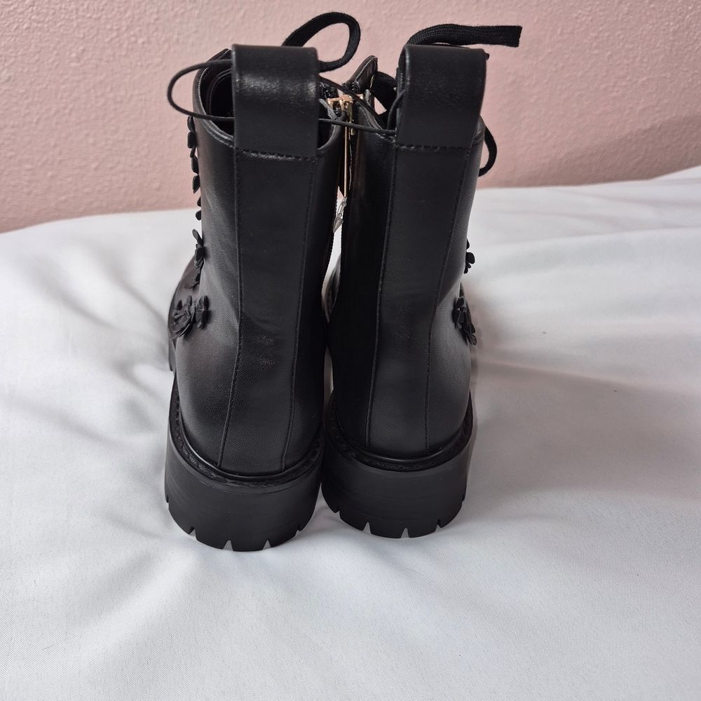 Karl Lagerfeld Paris Mela Fleur 40MM Floral Embellished Leather Combat Boots 7 - Picture 4 of 7